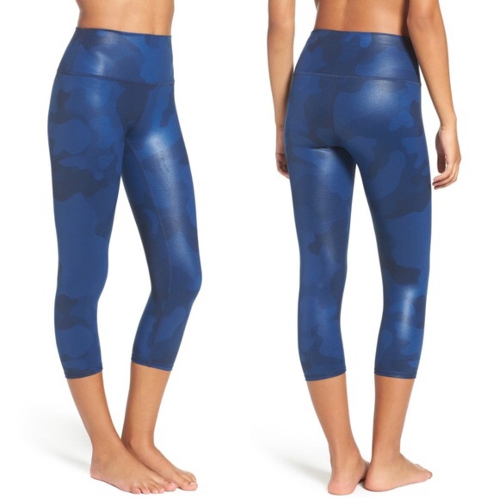 Blue camo Alo cropped leggings